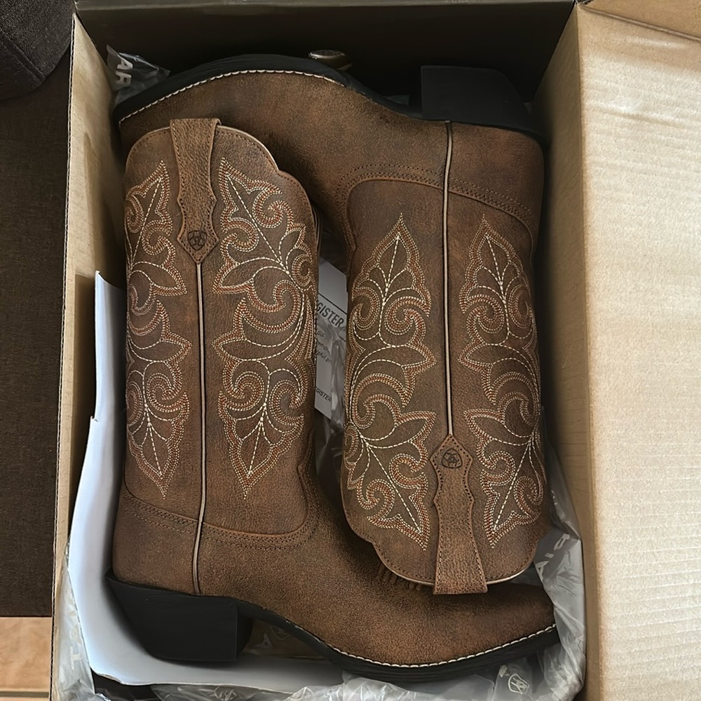 Women Ariat boots size 8B